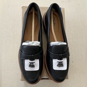 NWT Clarks Women's Black Loafers